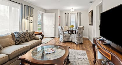 Stay active, rest easy in this updated 2BR near The Greene! Perfect for snowbirds seeking comfort, convenience, and peaceful living close to shops, dining & medical care. Your cozy home-away-from-home awaits.