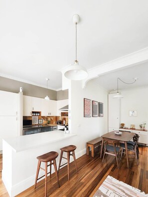 Dining - Chisu House - Cosy cottage beach house in the heart of Forster. Dog friendly! (Forster)