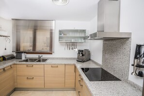 Refrigerador, microondas, horno y lavavajillas 