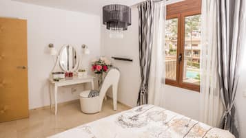 3 slaapkamers, een strijkplank/strijkijzer, gratis wifi, beddengoed