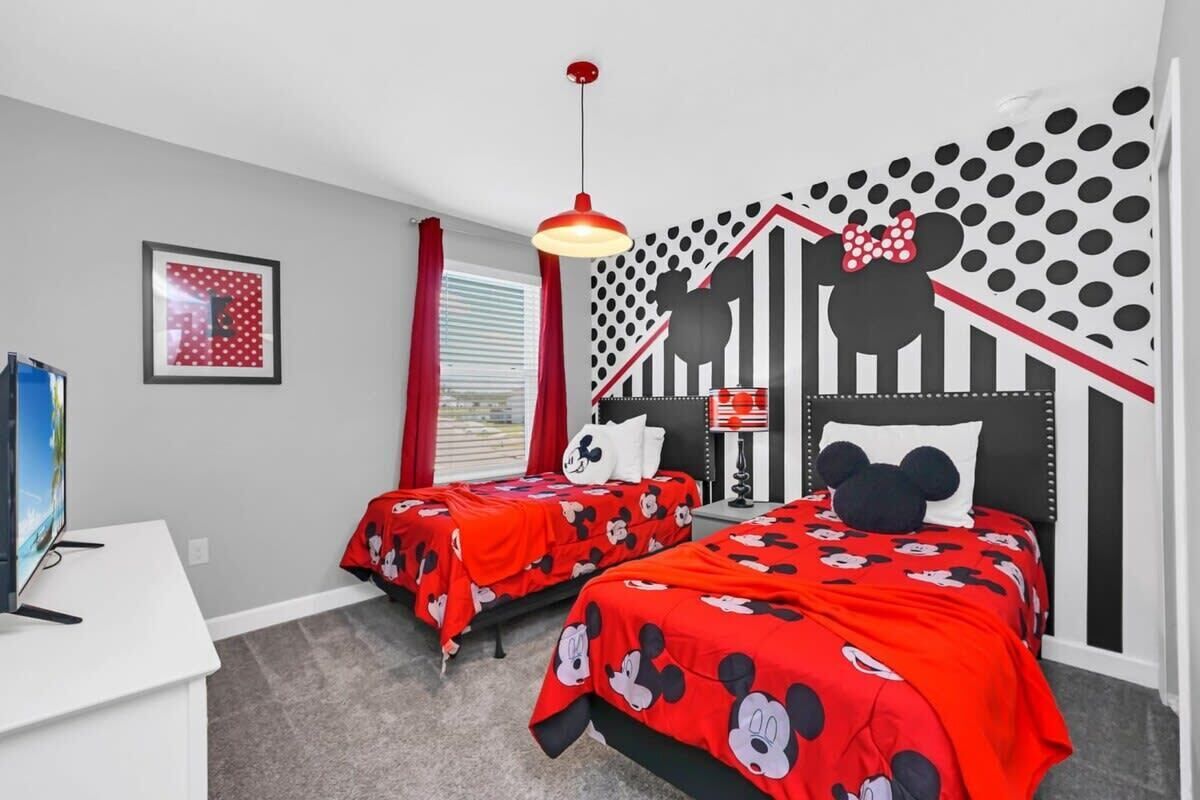 6 bedrooms, iron/ironing board, WiFi, bed sheets