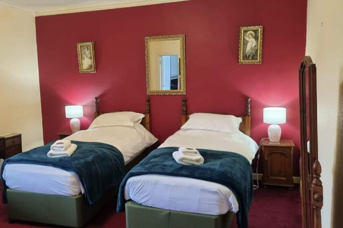 1 bedroom, desk, free WiFi, bed sheets