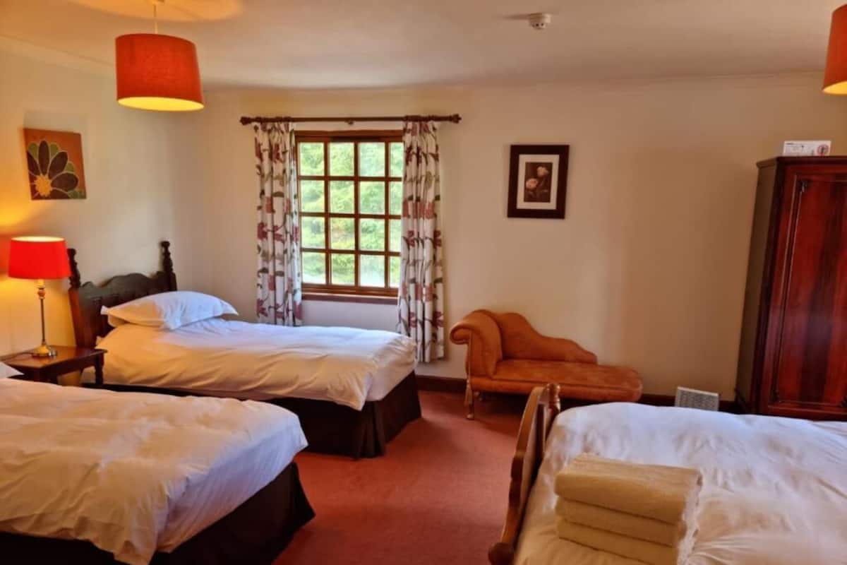 1 bedroom, desk, free WiFi, bed sheets