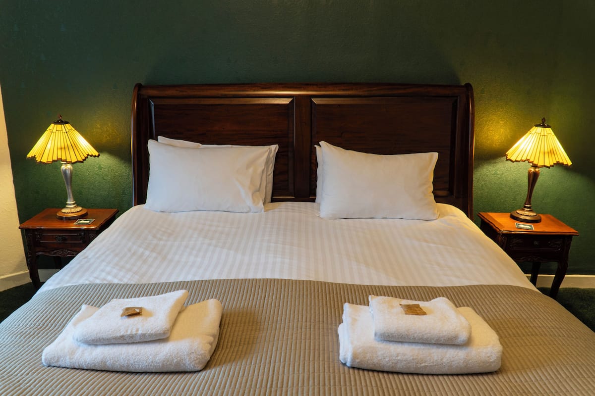 1 bedroom, desk, free WiFi, bed sheets