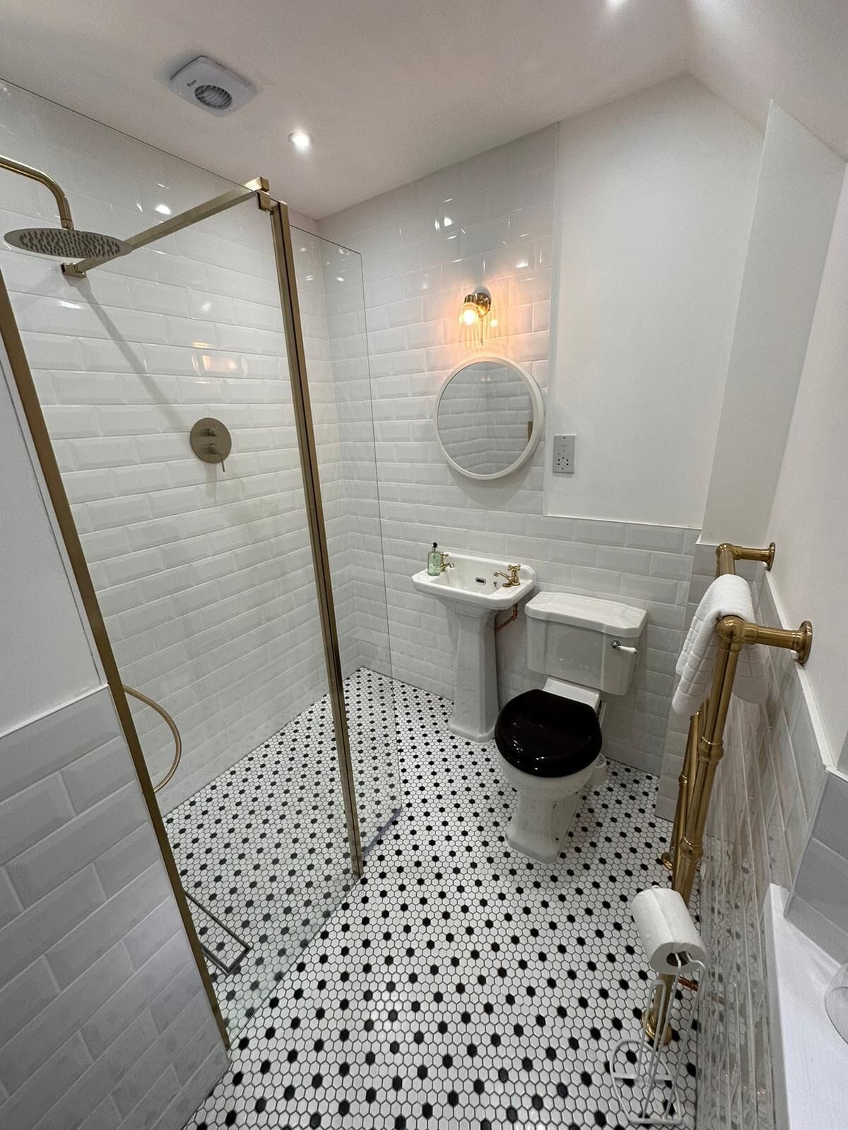 Classic-Suite, 1 King-Bett und Schlafsofa, Nichtraucher | Badezimmer | Dusche, Haartrockner, Handtücher