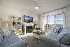 Fernseher, Kamin, DVD-Player, Stereoanlage