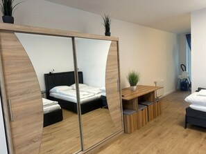 1 bedroom, iron/ironing board, WiFi, bed sheets - Ferienwohnung im Hamburger Straße-2 (Hamburg)