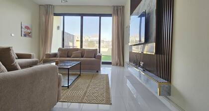 Elegant 2-bed Villa And hall, G,1