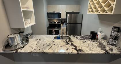 ★ Top Rated - Knox Henderson Hot Spot, Corporate Condo ★