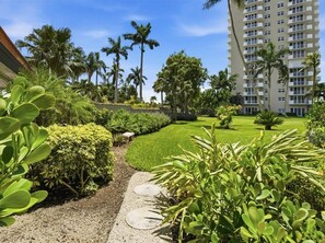Back Patio - Beachfront 1BR condo on Marco Island with pool, WiFi, and kitchen (Marco Island)
