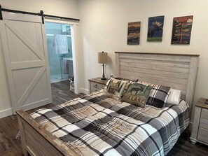 3 chambres, fer et planche à repasser, Wi-Fi, draps fournis