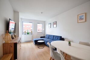 Apartamento Confort | Zona de estar | Televisión de pantalla plana de 37 pulgadas con canales digitales