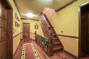 Vil·la, 5 dormitoris, piscina privada, vistes al jardí | Interior