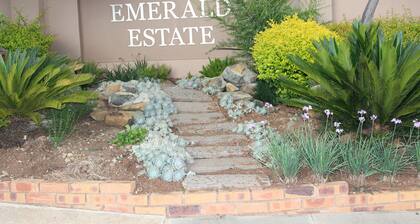 Luxury Villas on a private security estate, sleeps 8 guests, generator back-up