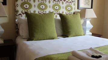 4 bedrooms, desk, iron/ironing board, WiFi