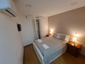 2 bedrooms, travel crib, free WiFi, bed sheets - MR House - Self Check-in (Coimbra)