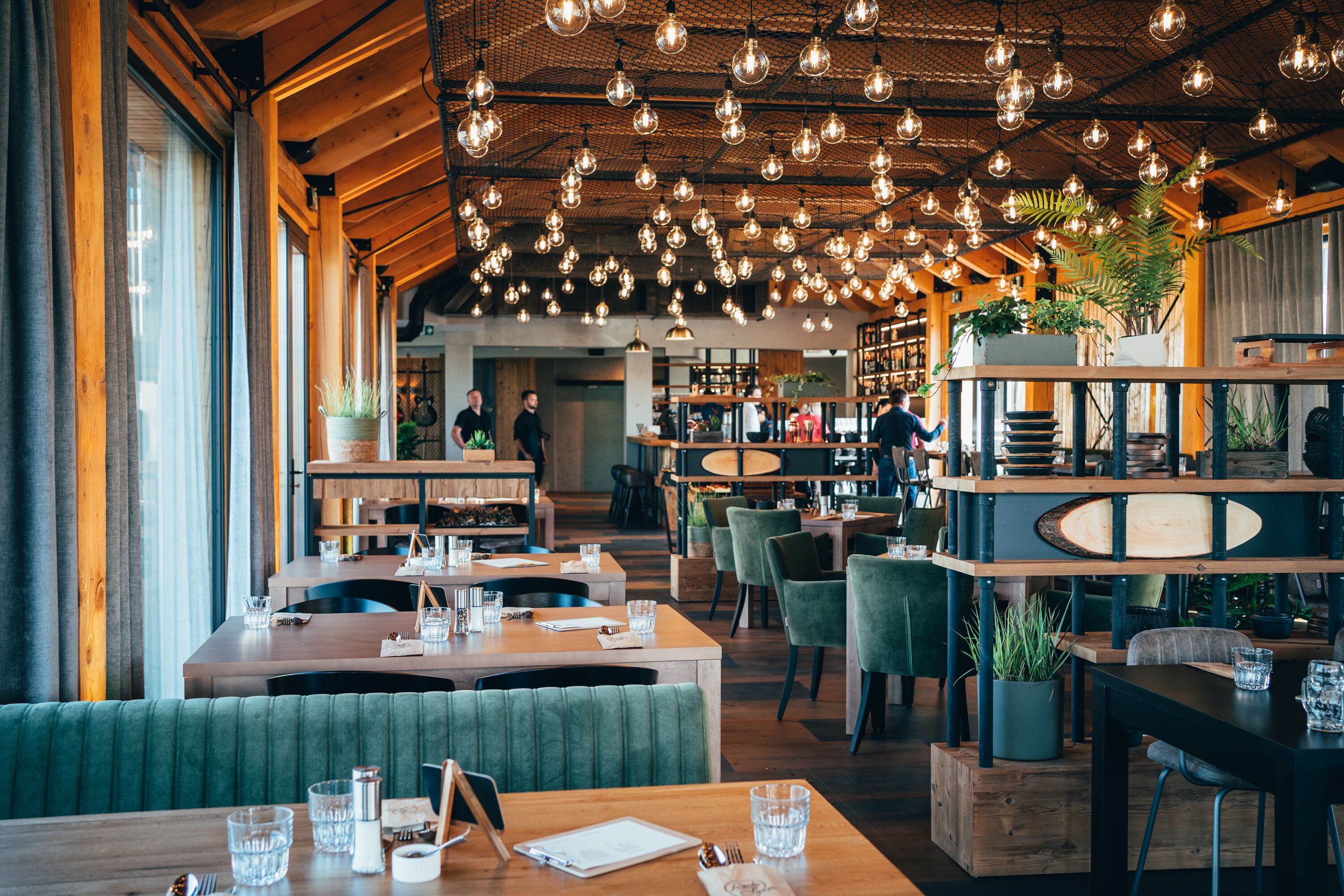 Petit déjeuner, déjeuner et dîner servis sur place