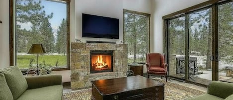 TV, fireplace