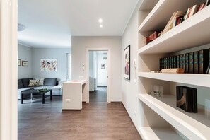 Interior - Shimmering Waters - My Home In Como (MOLTRASIO)