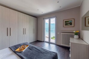 2 bedrooms, iron/ironing board, WiFi, bed sheets - Shimmering Waters - My Home In Como (MOLTRASIO)