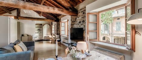 Fernseher, Tischtennisplatte