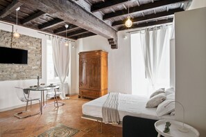 1 bedroom, iron/ironing board, internet, bed sheets