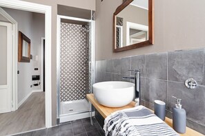 Shower, hair dryer, bidet, towels - Vittoria Corner - My Home In Como (Como)