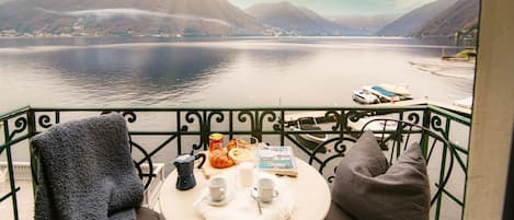 تناول الطعام بالخارج