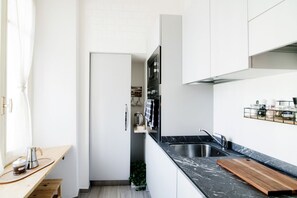 Refrigerador, horno, parrilla de estufa y lavavajillas 