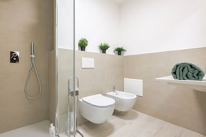 Shower, bidet - Bellini Suite - MyHomeInComo (Como)