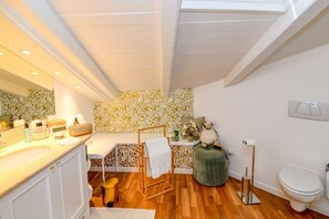 تجهيزات دش، مجففات شعر، مراحيض شطف