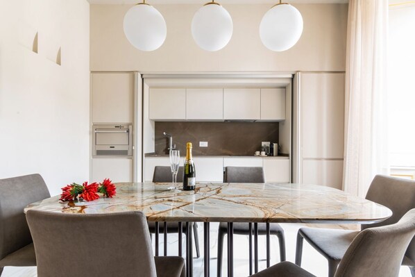 تناول الطعام