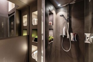 Regadera, amenidades de baño gratuitas, secadora de cabello, bidet 