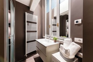 Shower, hair dryer, bidet - 03 Broletto Visconti - My Home In Como (Como)