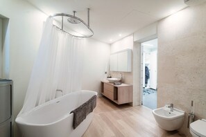 Dusche, Haartrockner, Bidet