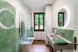 Shower, hair dryer, bidet - Salvia - My Home In Como (Menaggio)