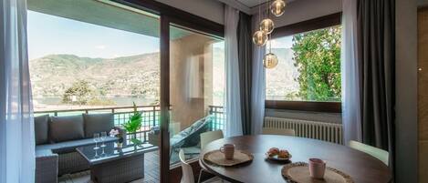 تناول الطعام