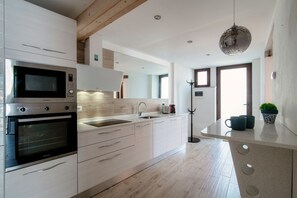 Fridge, microwave, oven, stovetop - Acqua - My Home in Como (Moltrasio)