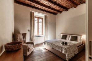 1 habitación, tabla de planchar con plancha, wifi y ropa de cama