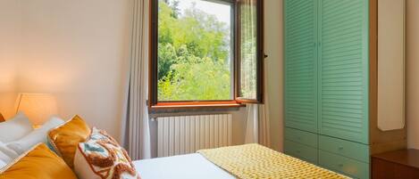 4 soverom, strykejern/-brett, wi-fi og sengetøy