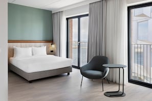 Room, 1 Queen Bed | Pillowtop beds, blackout drapes, soundproofing, free WiFi