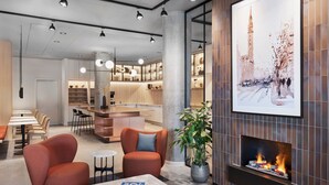 A modern lobby with seating areas, a fireplace, and a large framed picture on the wall. - Residence Inn By Marriott Copenhagen Nordhavn (Copenhagen)