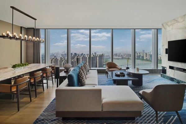 Hochwertige Bettwaren, Daunenbettdecken, Minibar, Zimmersafe