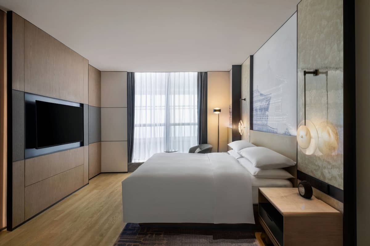 Deluxe Double Room Single Use, 1 King Bed, Non Smoking, Partial Lake View | Premium bedding, down comforters, minibar, in-room safe