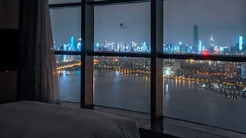 ห้องเอ็กเซกคิวทีฟ, เตียงคิงไซส์ 1 เตียง | เครื่องนอนระดับพรีเมียม, ผ้านวมขนเป็ด, ตู้นิรภัยในห้องพัก, โต๊ะทำงาน
