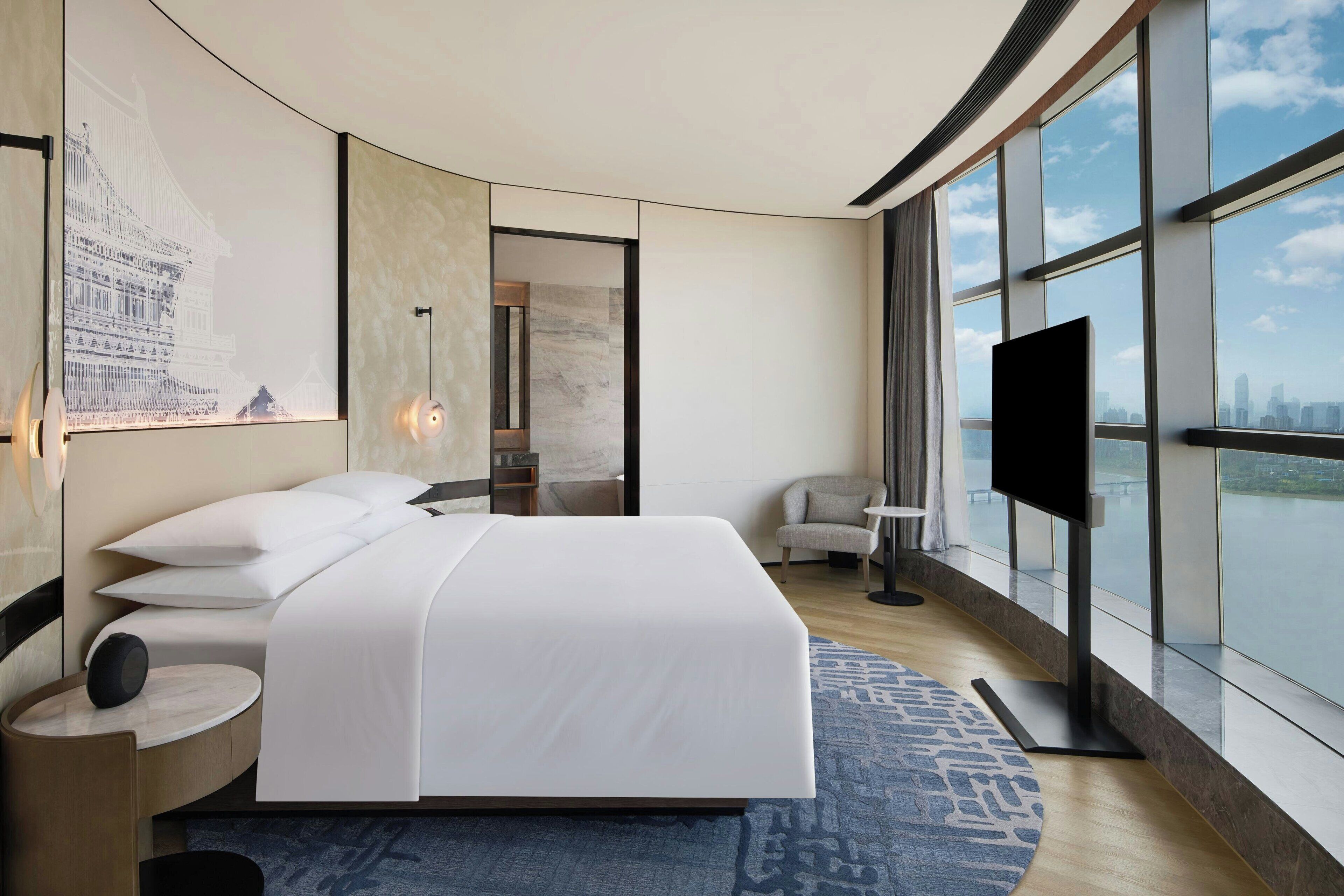 Executive Room, 1 King Bed | Premium bedding, down duvets, minibar, in-room safe