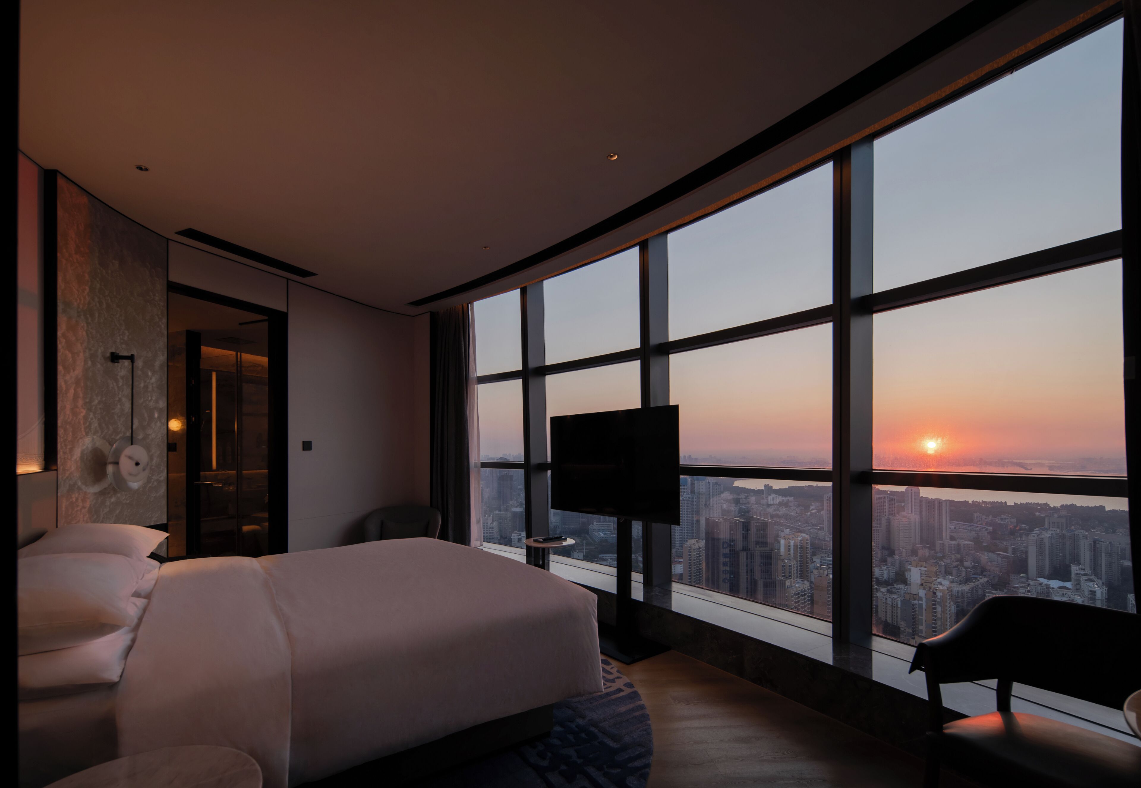 Studio Eksekutif, 1 Tempat Tidur King, Bebas Asap Rokok, pemandangan danau | Seprai premium, selimut bulu angsa, minibar, dan brankas