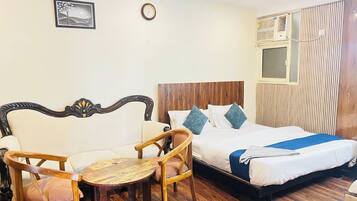 Quarto casal luxo | Banheiro | Chinelos