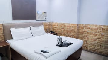 Deluxe Double Room | Bathroom | Slippers