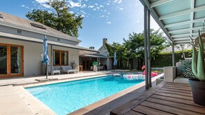 2 outdoor pools